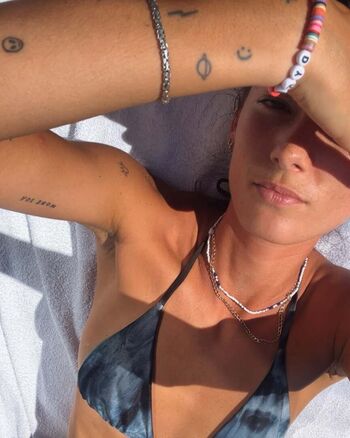 Full leaked Annieplaysguitar private onlyfans photo