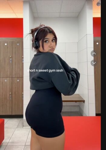 Full leaked Anniesbookstore private photo