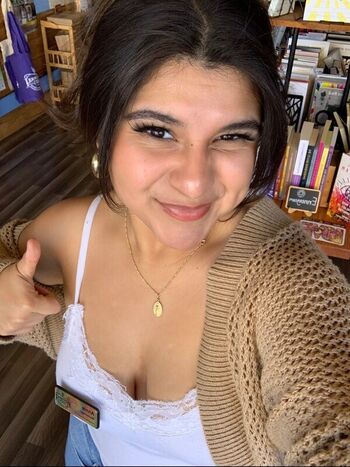 Full leaked Anniesbookstore private photo