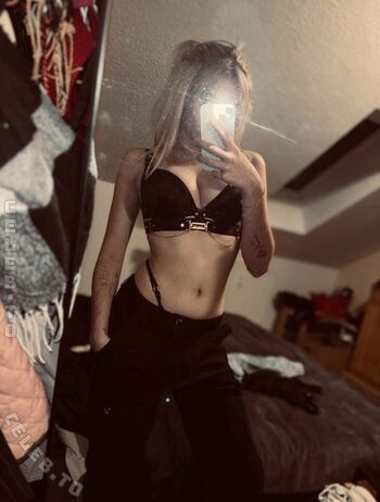 Full leaked Annika mlleer private photo