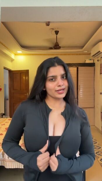 Full leaked Anushka deokate page private photo