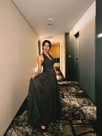Full leaked Anushka sen private photo