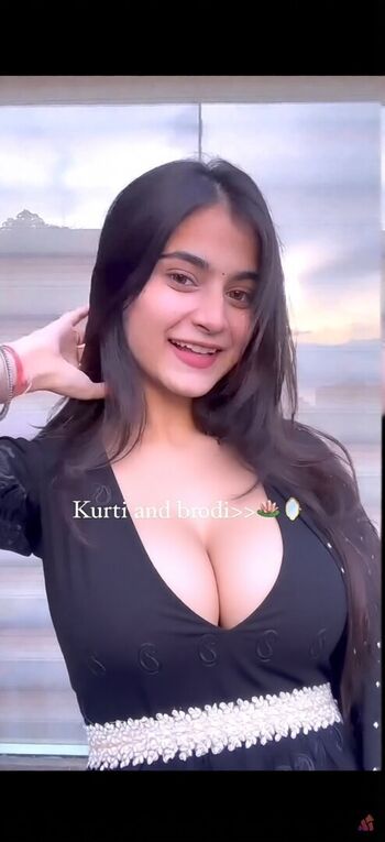 Full leaked Anushka sharma private photo
