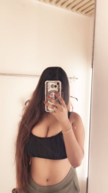 Full leaked Anushka solanki private photo