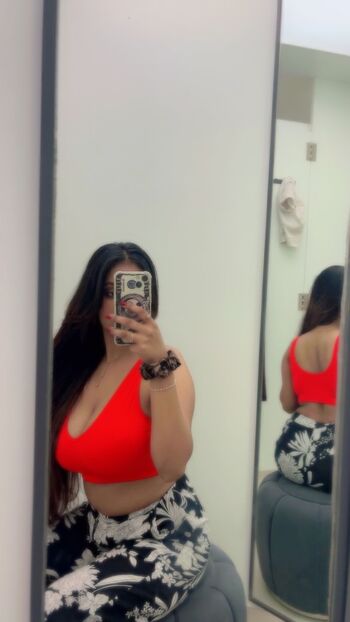 Full leaked Anushka solanki private photo