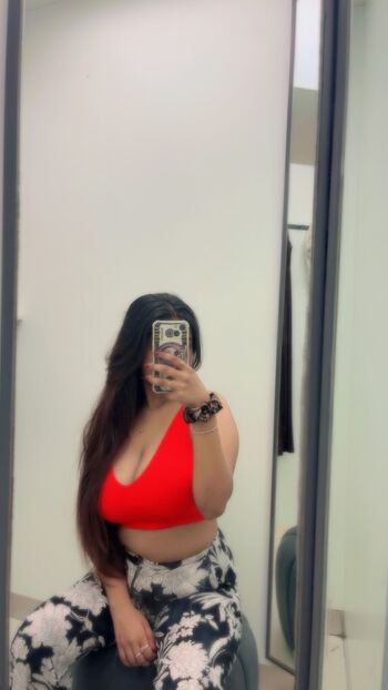 Full leaked Anushka solanki private photo