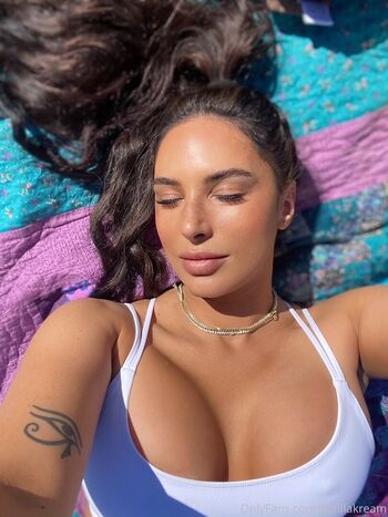 Full leaked Arabic princess private photo