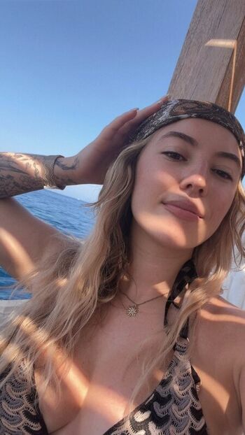 Full leaked Areliann private photo