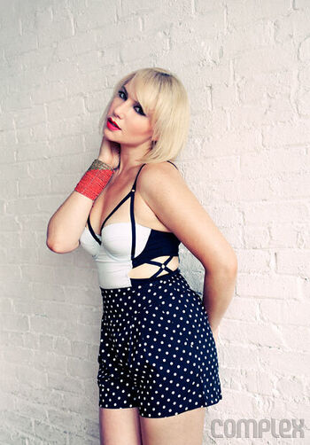 Full leaked Ari graynor page private onlyfans photo