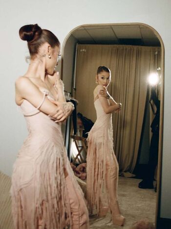 Full leaked Ariana grande private photo