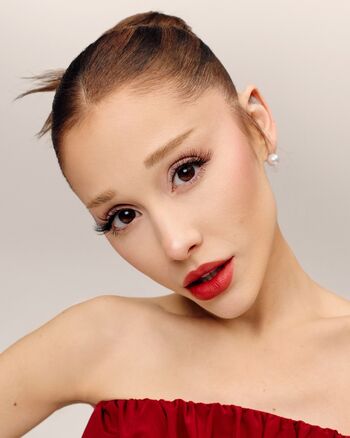 Full leaked Ariana grande private photo