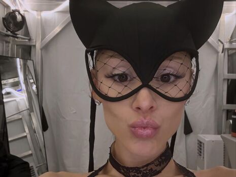 Full leaked Ariana grande private photo