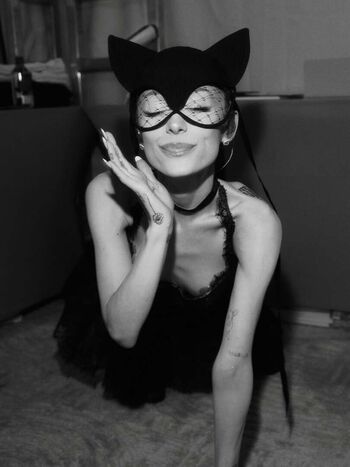 Full leaked Ariana grande  page private photo