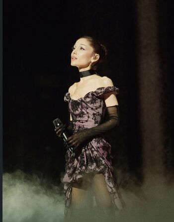 Full leaked Ariana grande  page private photo
