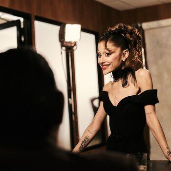 Full leaked Ariana grande private photo