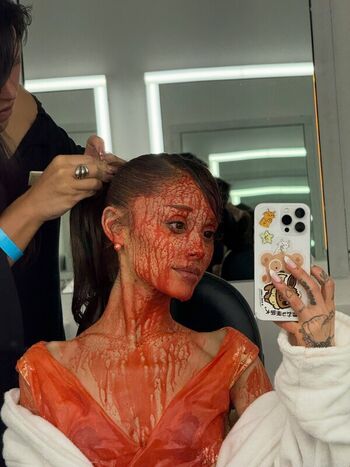 Full leaked Ariana grande private photo