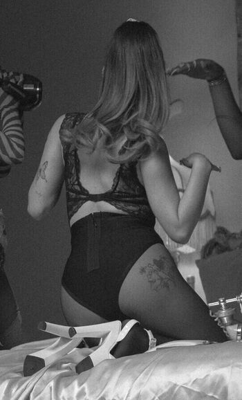 Full leaked Ariana grande page private onlyfans photo