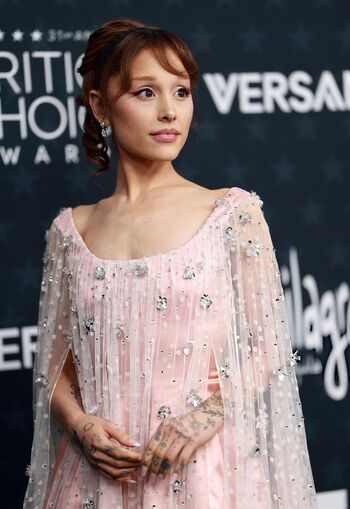 Full leaked Ariana grande page private onlyfans photo