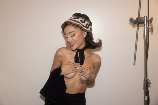 Full leaked Ariana grande private onlyfans photo