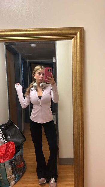 Full leaked Ariana white page private onlyfans photo