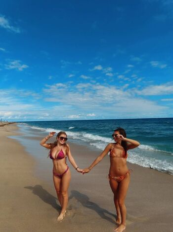 Full leaked Ariana white page private onlyfans photo