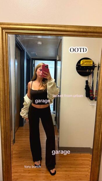 Full leaked Ariana white page private onlyfans photo