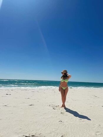 Full leaked Ariana white page private onlyfans photo