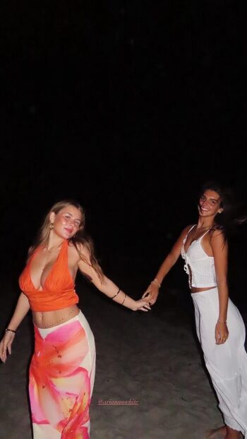 Full leaked Ariana white page private onlyfans photo