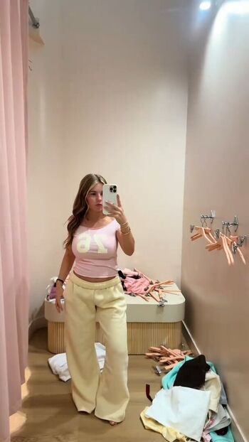 Full leaked Ariana white page private onlyfans photo