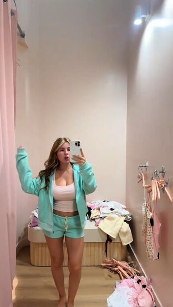 Full leaked Ariana white page private onlyfans photo