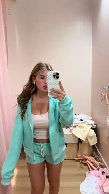 Full leaked Ariana white page private onlyfans photo