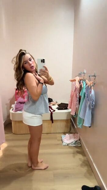 Full leaked Ariana white page private onlyfans photo