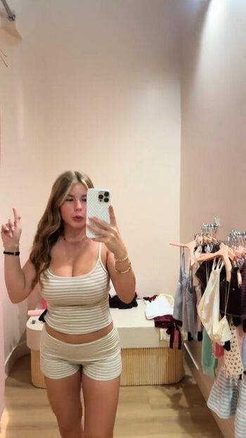 Full leaked Ariana white page private onlyfans photo