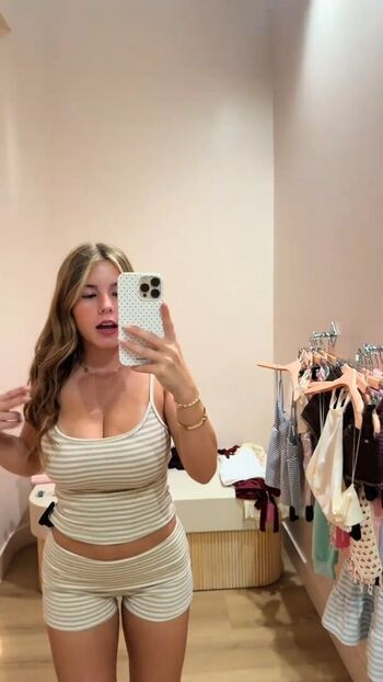 Full leaked Ariana white page private onlyfans photo