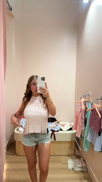 Full leaked Ariana white page private onlyfans photo