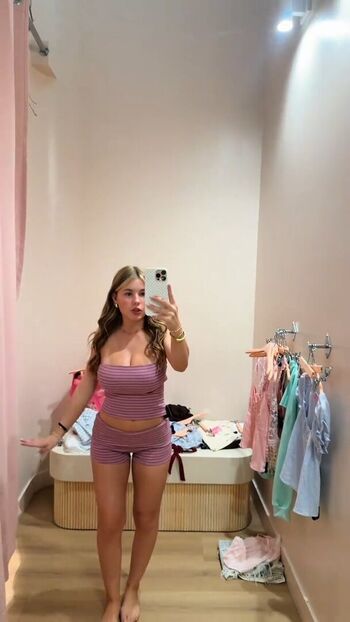 Full leaked Ariana white page private onlyfans photo