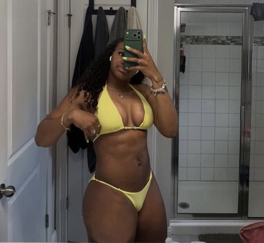 arianna_deniseee