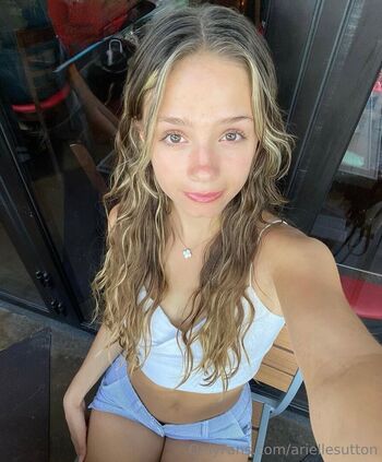 Full leaked Ariellesutton page private onlyfans photo