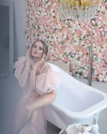 Full leaked Arinazhotikova private photo