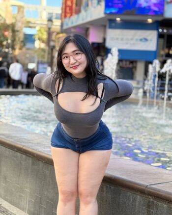 Aroomi Kim
