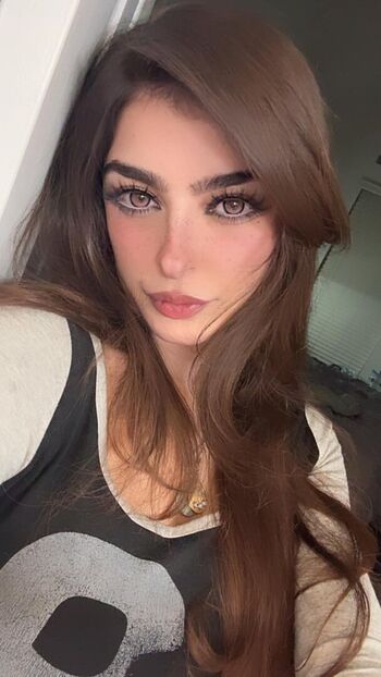 Full leaked Aruuu private onlyfans photo