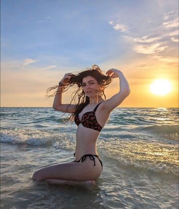 Full leaked Aruuu  page private photo