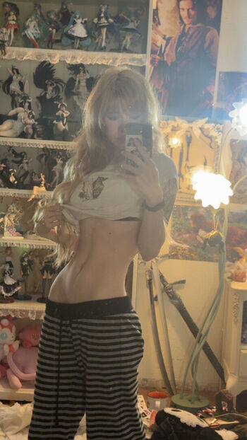 Full leaked Ashisbees page private photo
