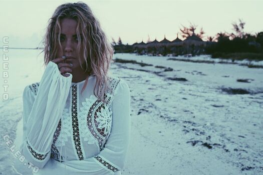 Full leaked Ashley benson private photo