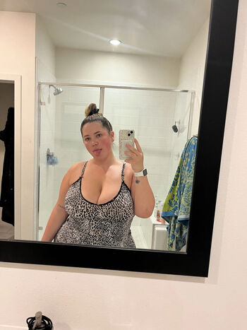 Full leaked Ashleygraham private photo