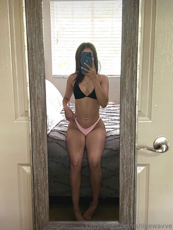 Full leaked Ashlyewavve private photo
