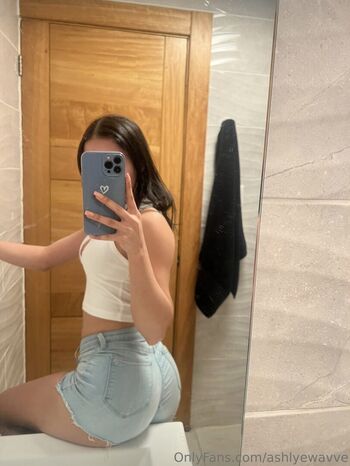Full leaked Ashlyewavve private photo
