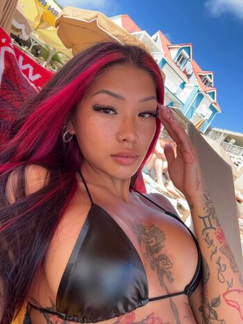 Full leaked Asian queeen private photo