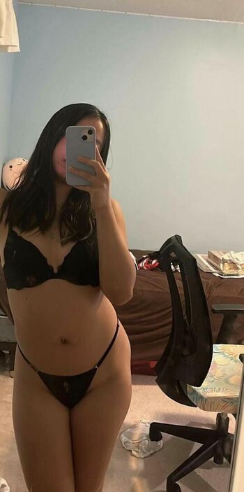 Full leaked Asian streamers private photo