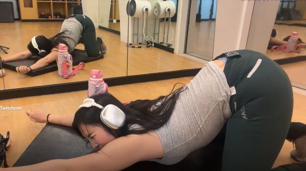 Full leaked Asian streamers private photo
